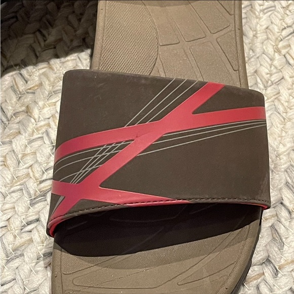 Vionic Sprint slip ons slides 9 - Picture 7 of 9